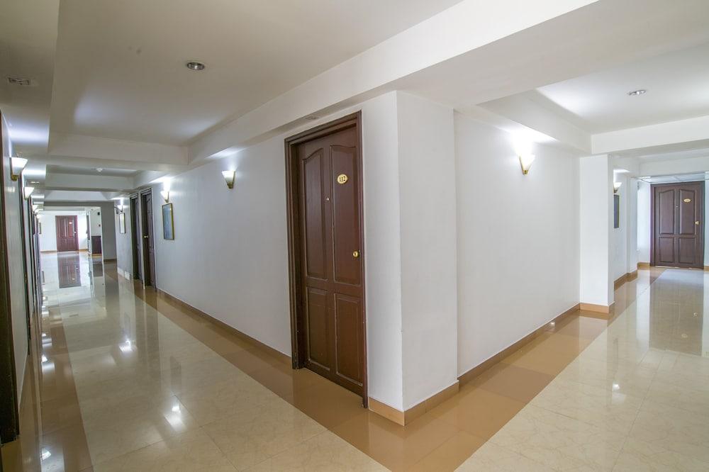 Golf View Hotels & Suites Nedumbassery Exterior foto