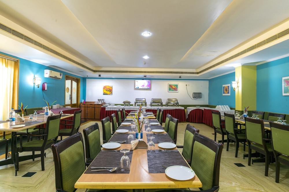 Golf View Hotels & Suites Nedumbassery Exterior foto