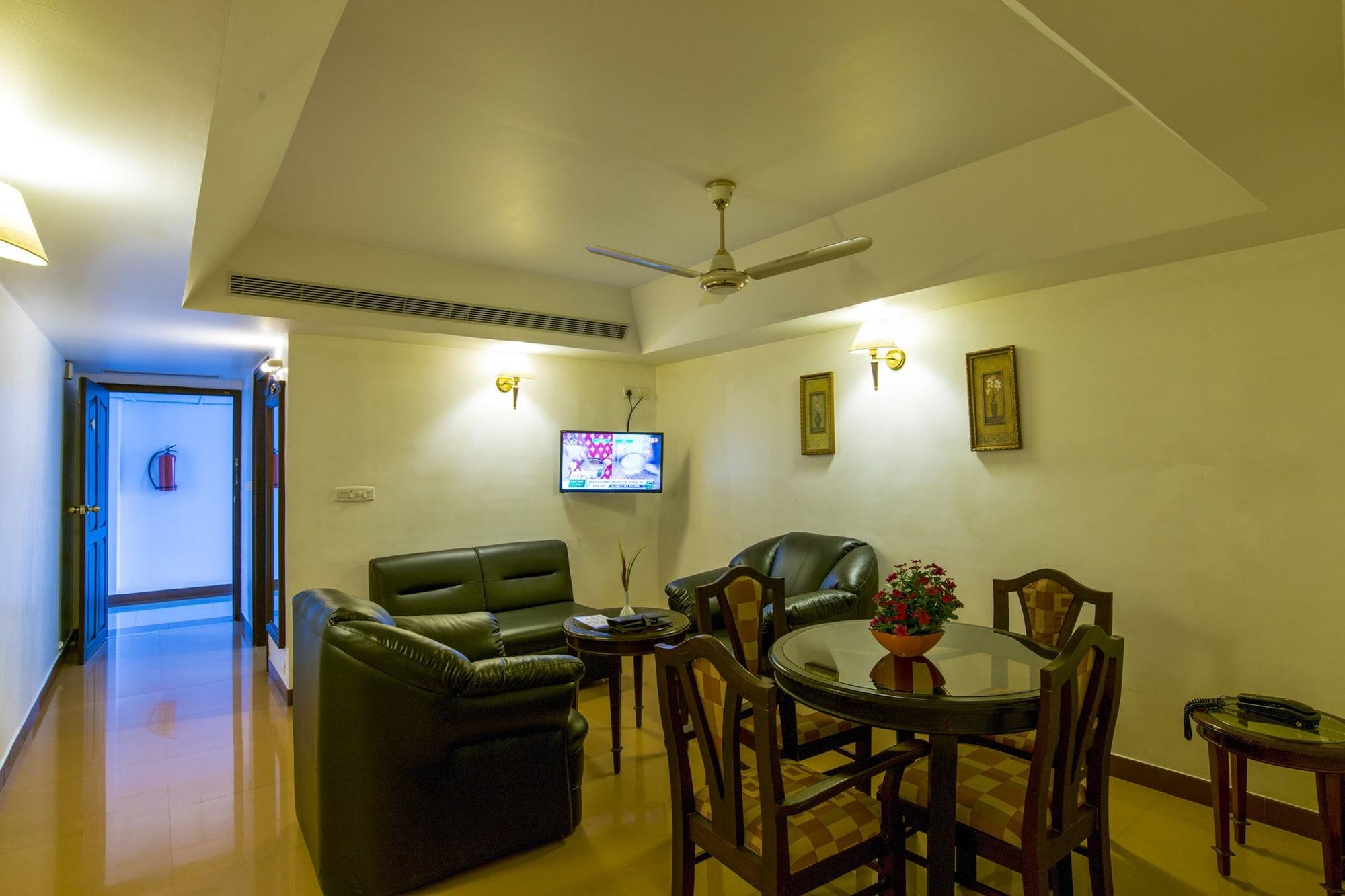 Golf View Hotels & Suites Nedumbassery Exterior foto