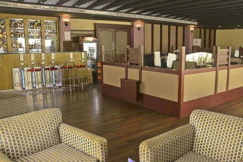 Golf View Hotels & Suites Nedumbassery Exterior foto