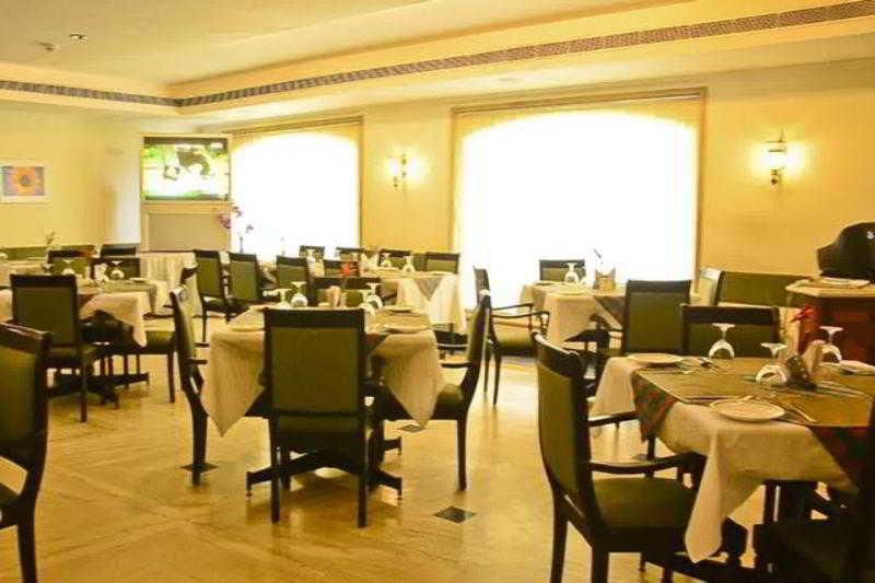 Golf View Hotels & Suites Nedumbassery Exterior foto
