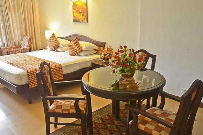Golf View Hotels & Suites Nedumbassery Exterior foto