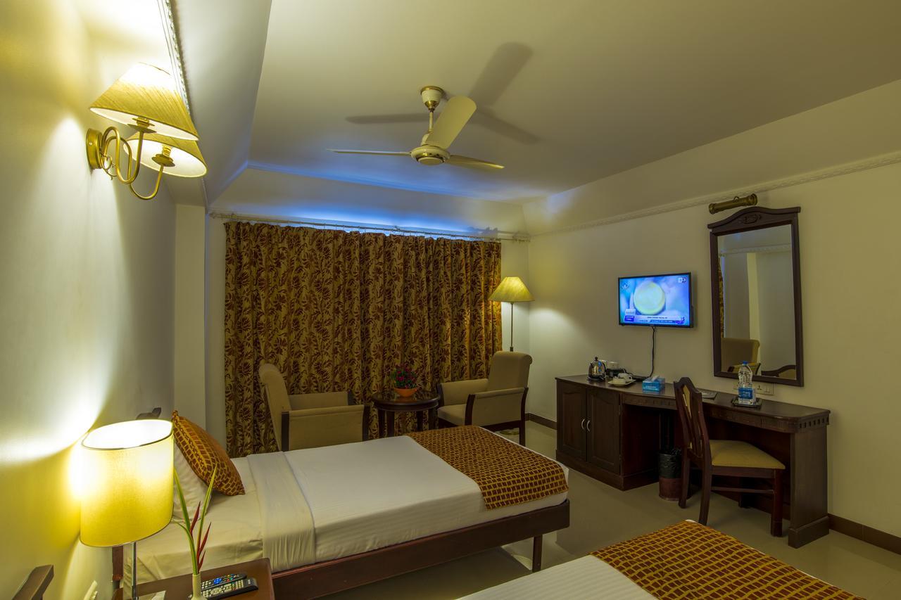 Golf View Hotels & Suites Nedumbassery Exterior foto