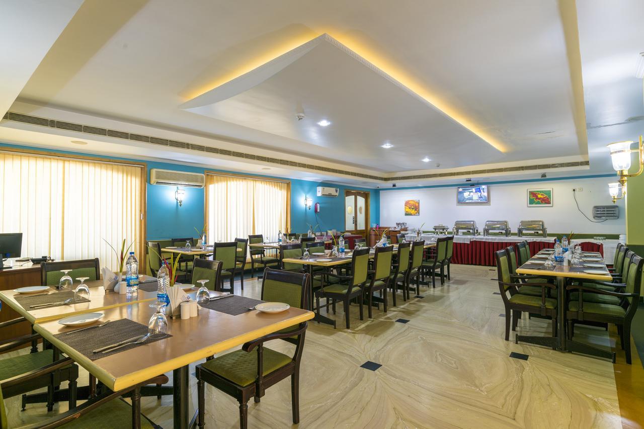 Golf View Hotels & Suites Nedumbassery Exterior foto