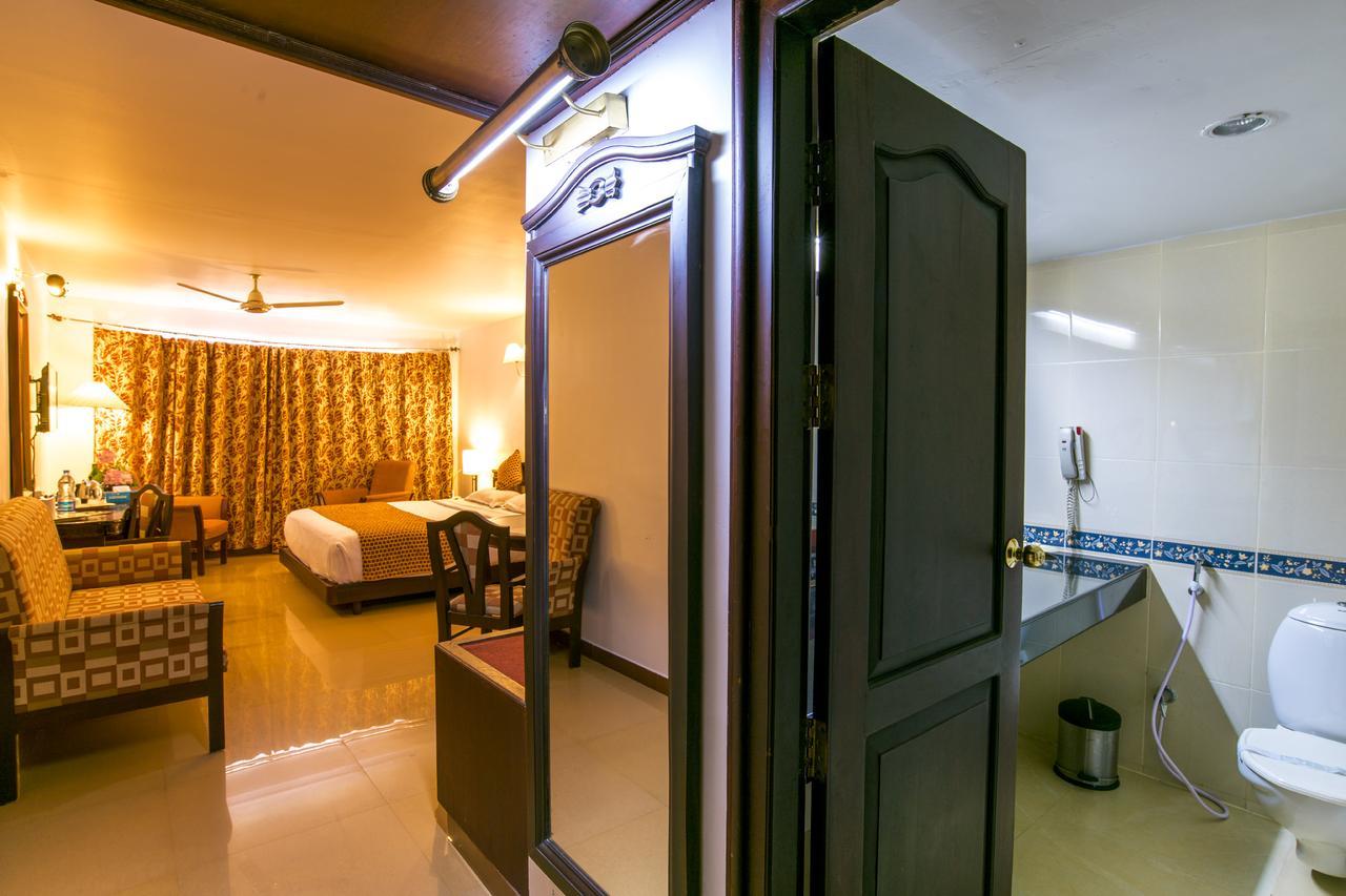Golf View Hotels & Suites Nedumbassery Exterior foto