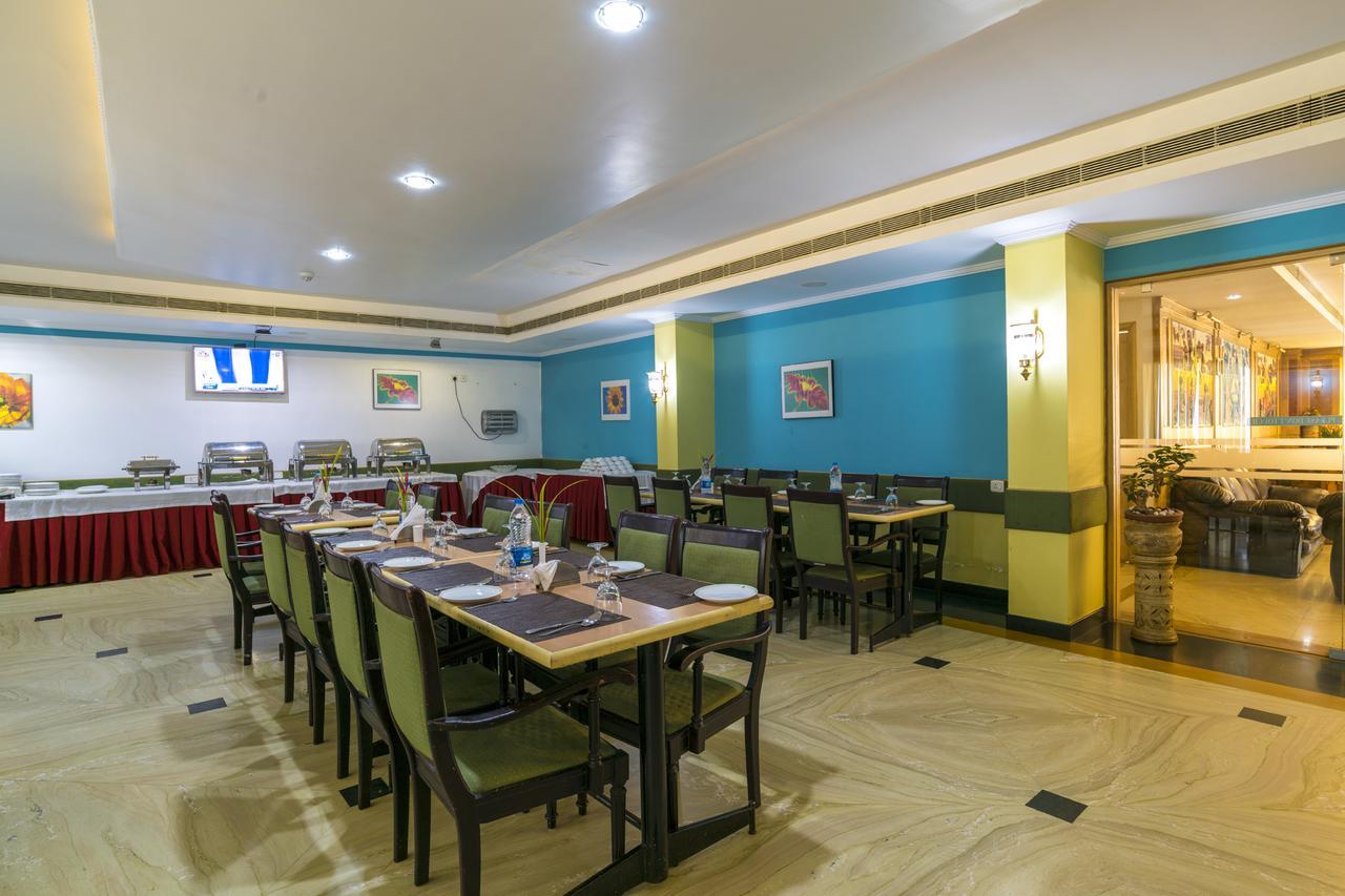 Golf View Hotels & Suites Nedumbassery Exterior foto