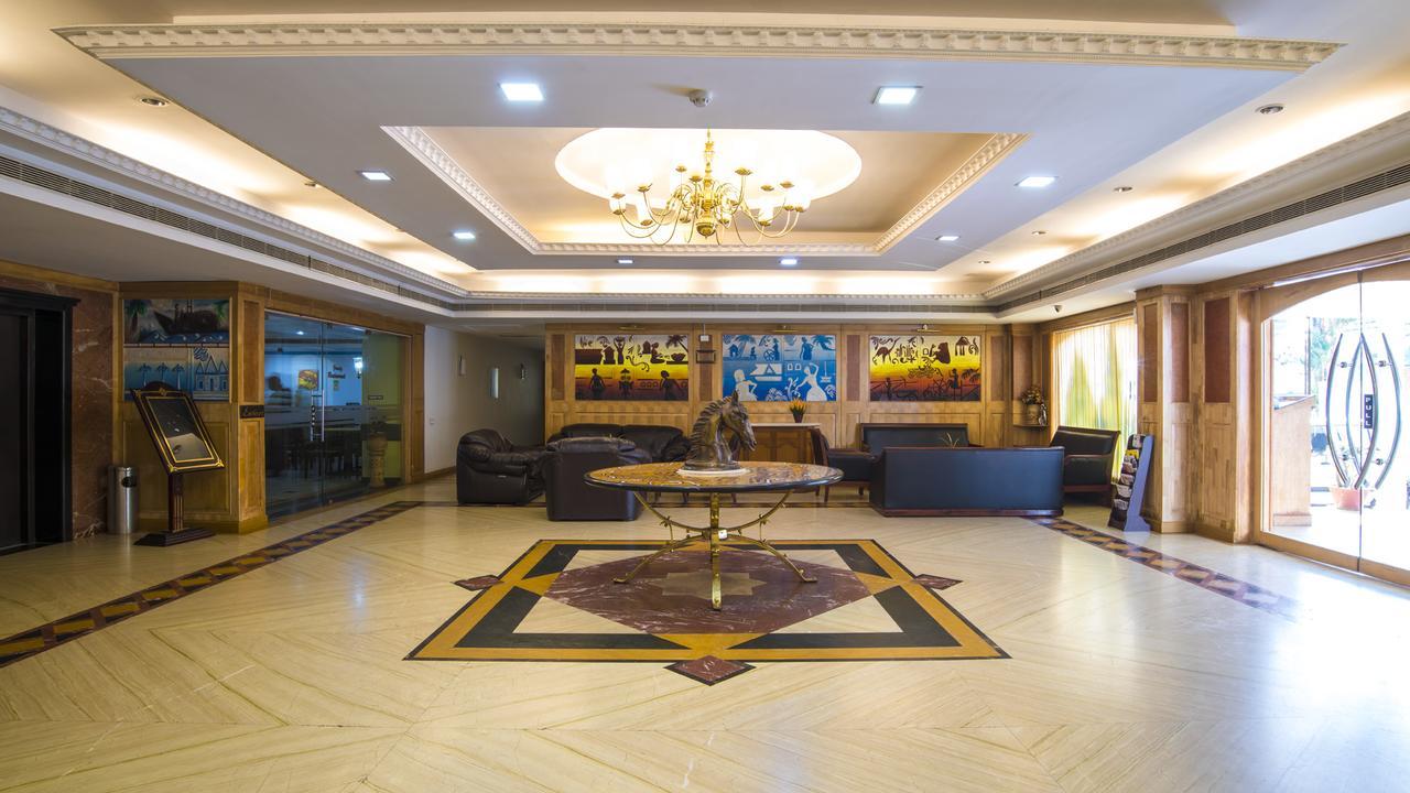 Golf View Hotels & Suites Nedumbassery Exterior foto