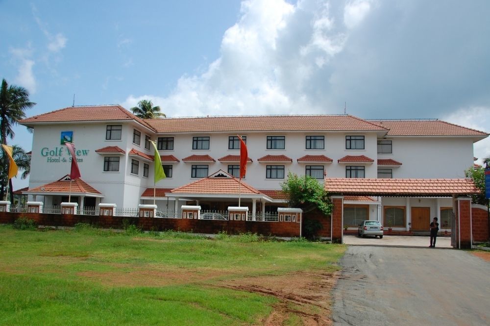 Golf View Hotels & Suites Nedumbassery Exterior foto