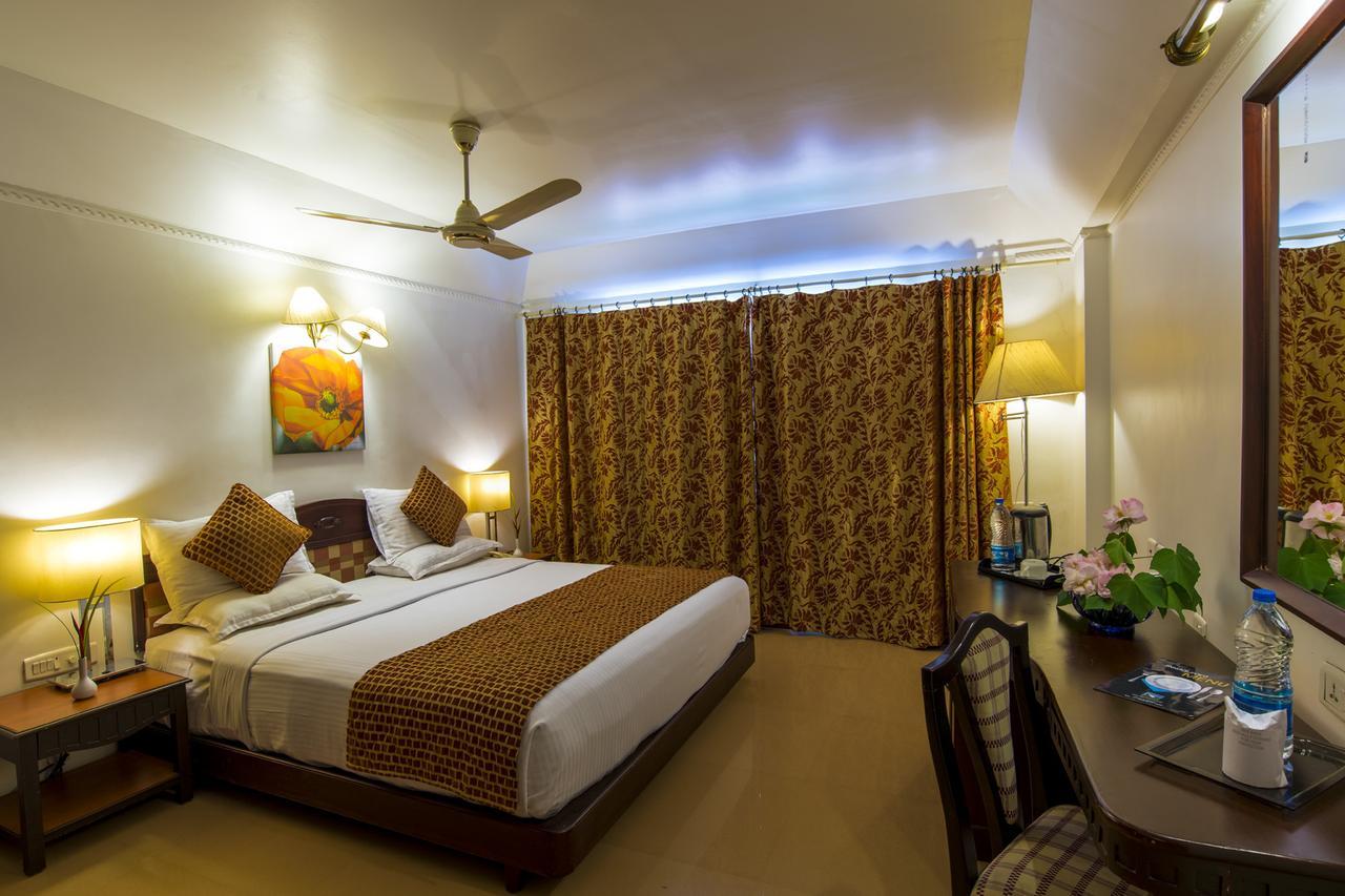 Golf View Hotels & Suites Nedumbassery Exterior foto