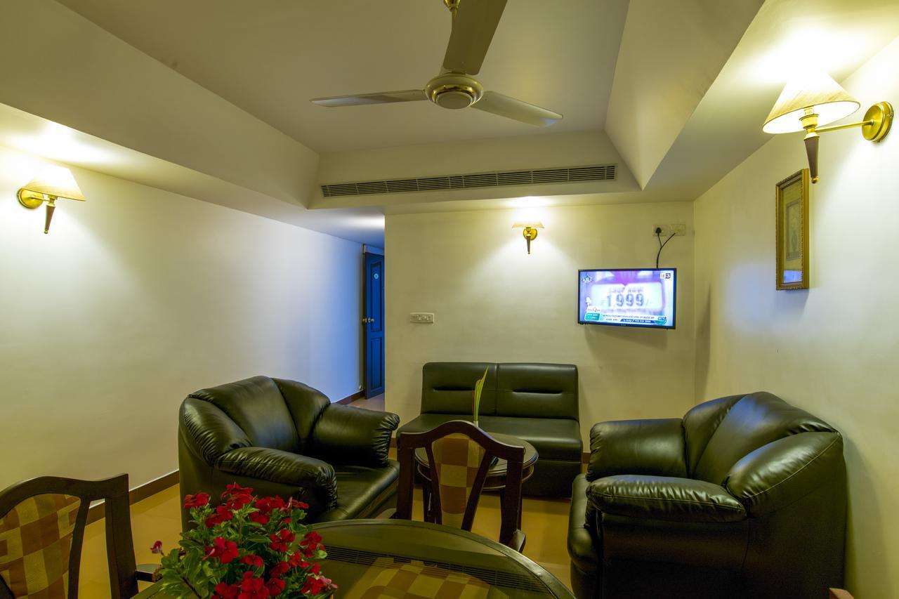 Golf View Hotels & Suites Nedumbassery Exterior foto
